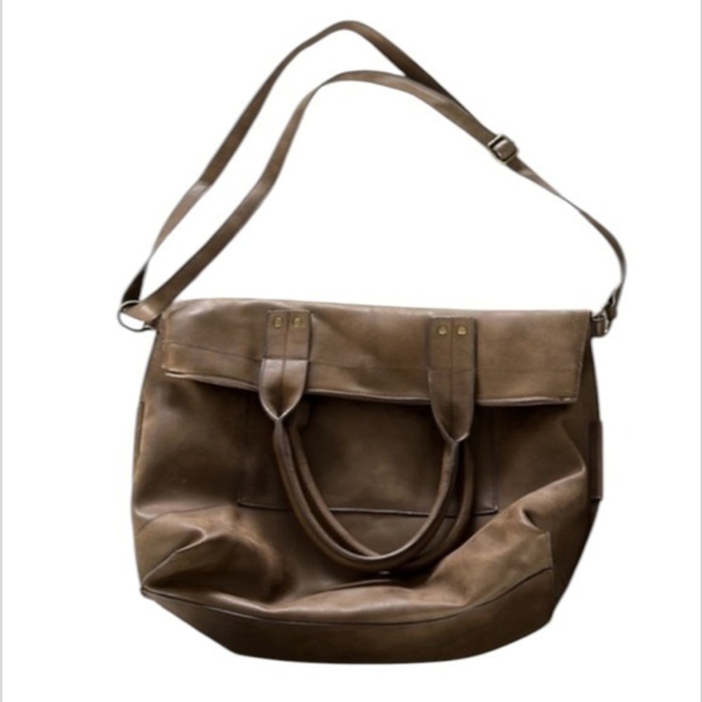 Tshirt and jeans faux leather hand back shoulder bag